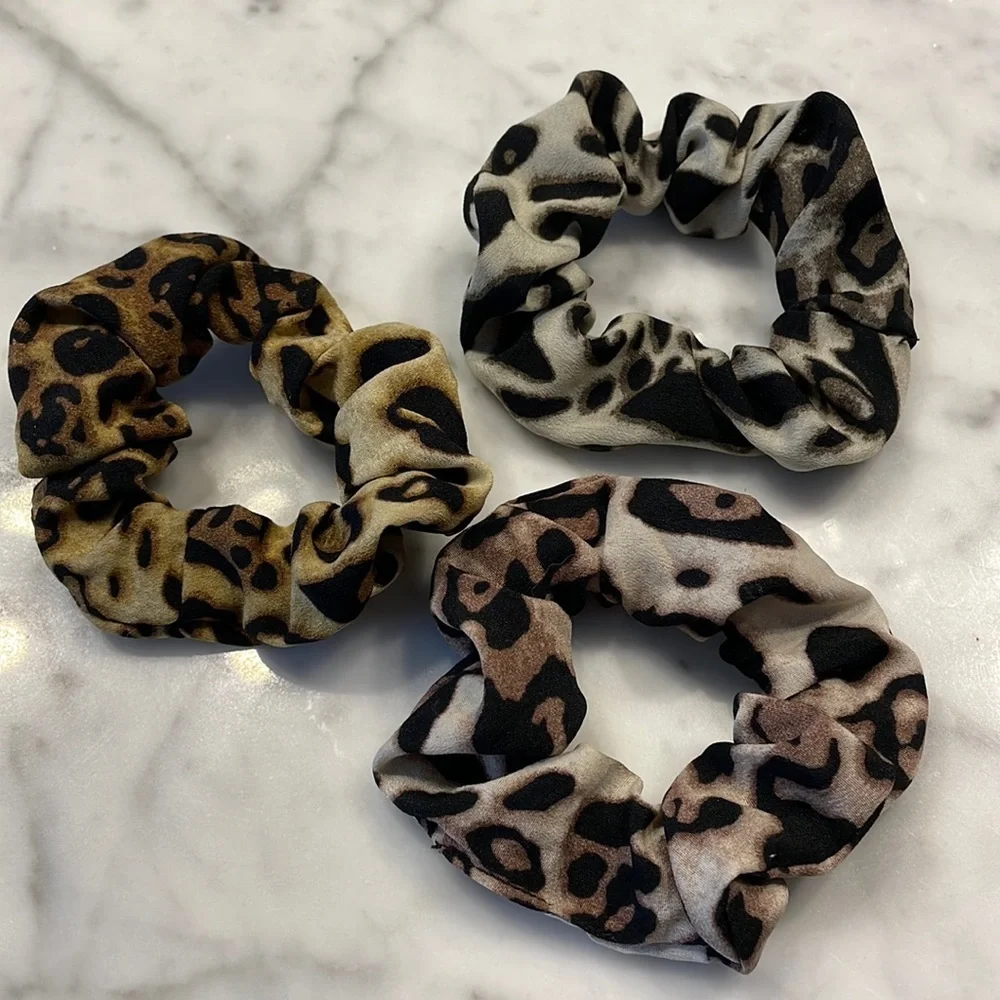Noir Set of 3 Ombré Leopard Print Hair Scrunchies